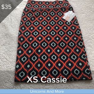 Xs Lularoe Cassie skirt